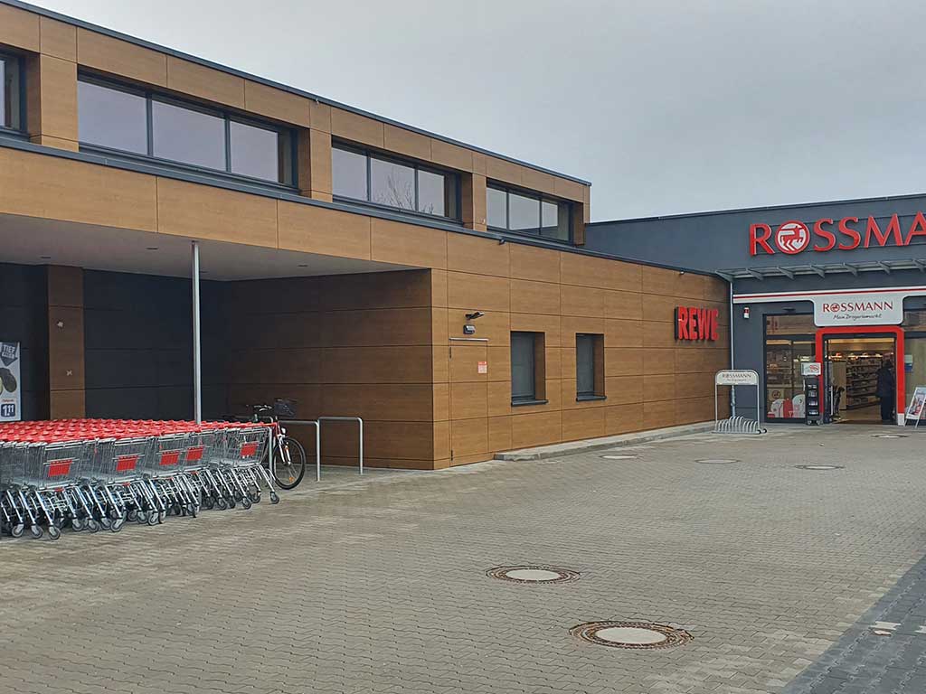 Fassadenbekleidung der Rewe Filiale in Groitzsch